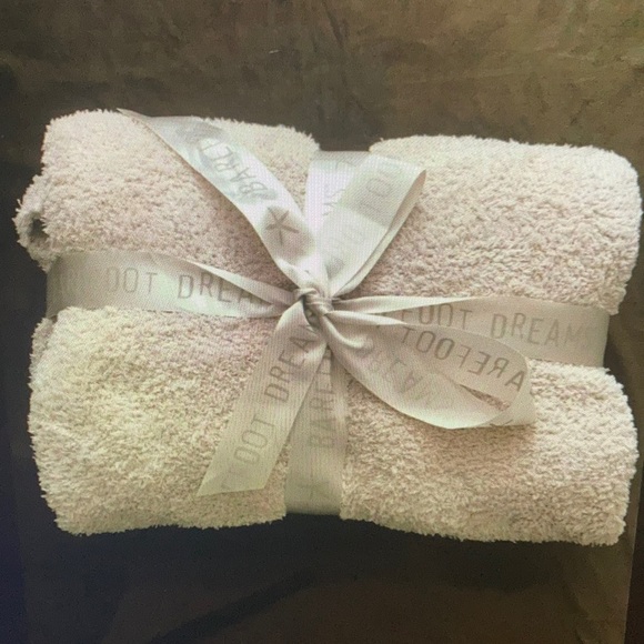 NEW BAREFOOT DREAMS COZYCHIC THROW KNIT BLANKET